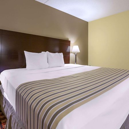 Econo Lodge Inn & Suites Triadelphia - Wheeling Dış mekan fotoğraf