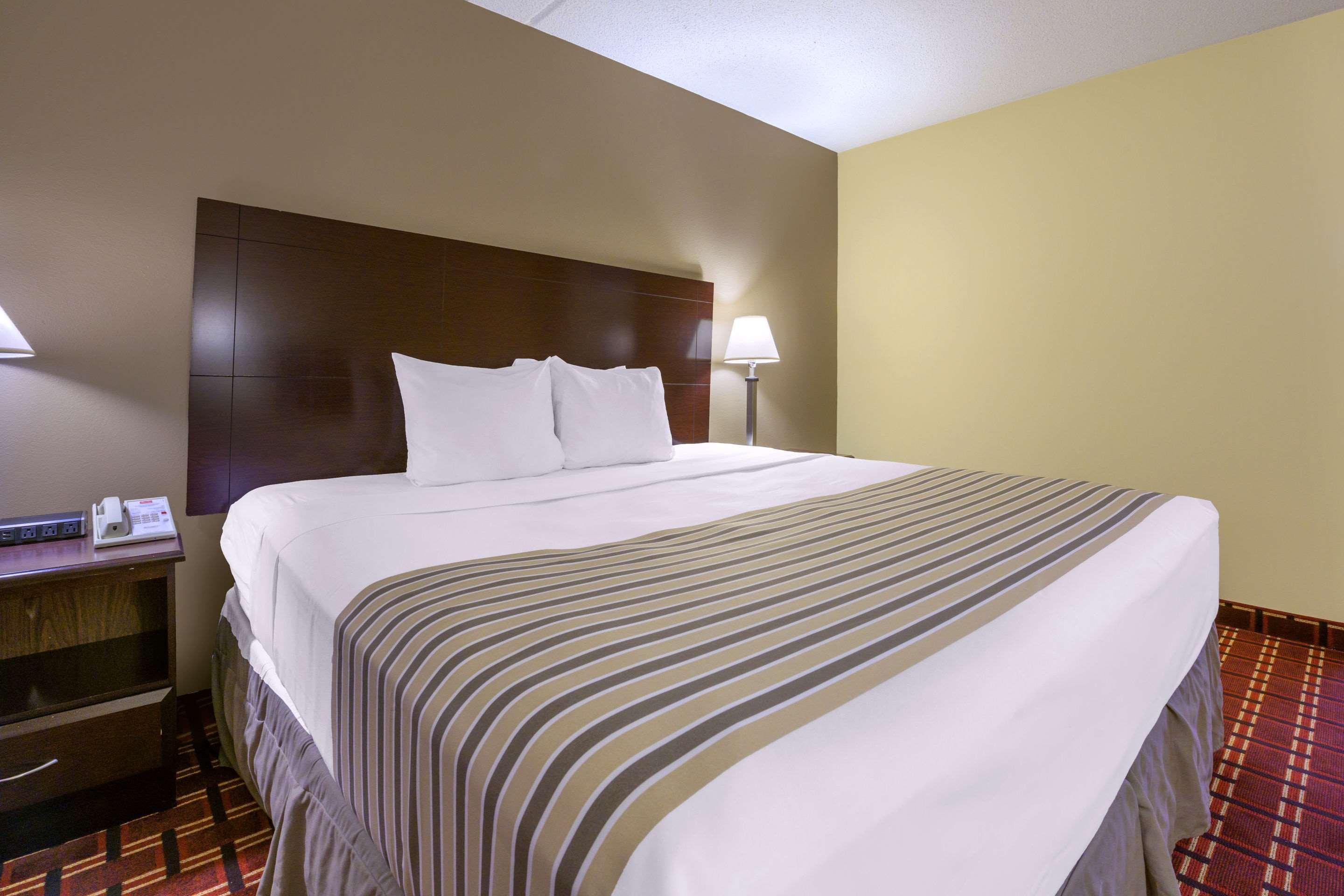 Econo Lodge Inn & Suites Triadelphia - Wheeling Dış mekan fotoğraf