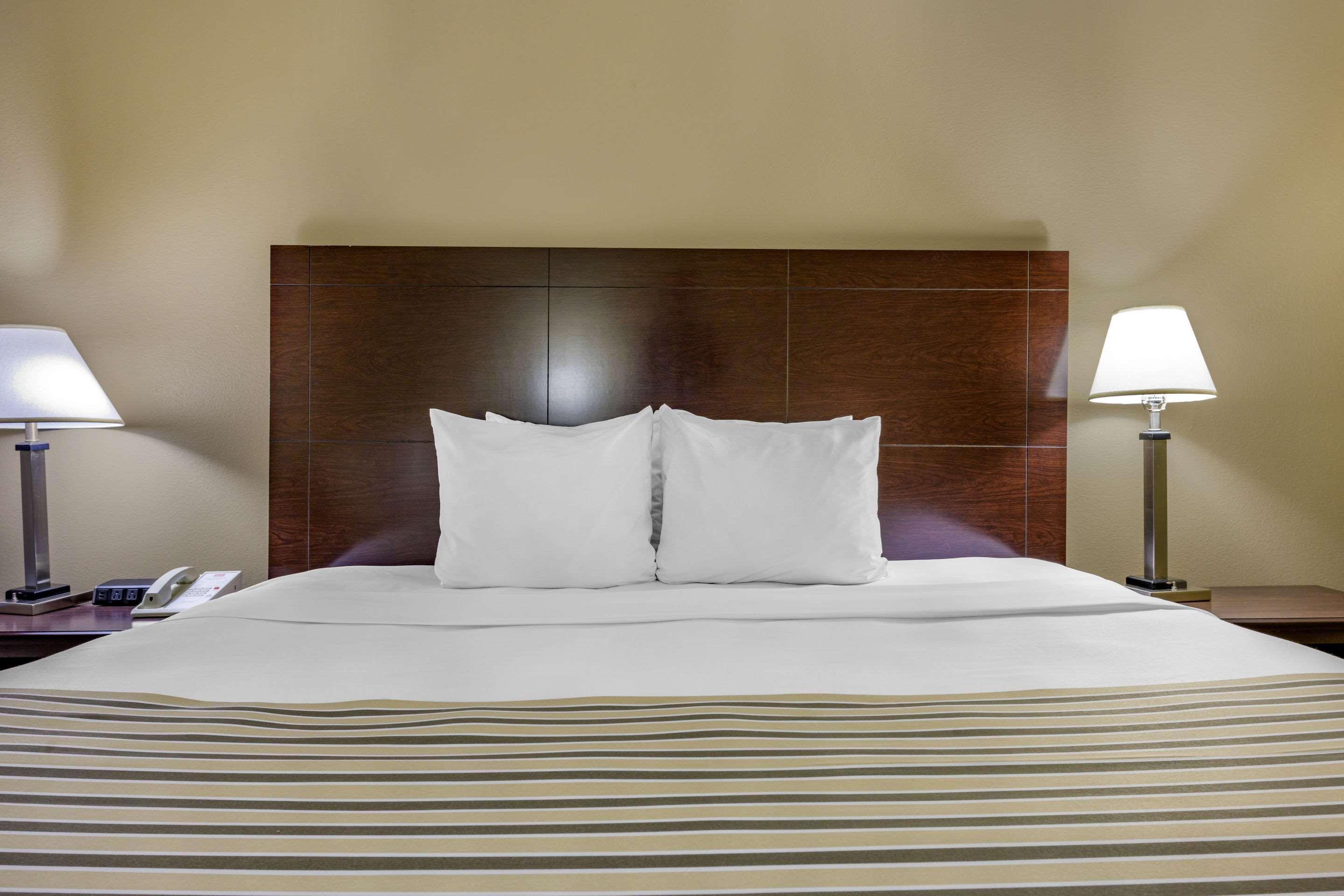 Econo Lodge Inn & Suites Triadelphia - Wheeling Dış mekan fotoğraf