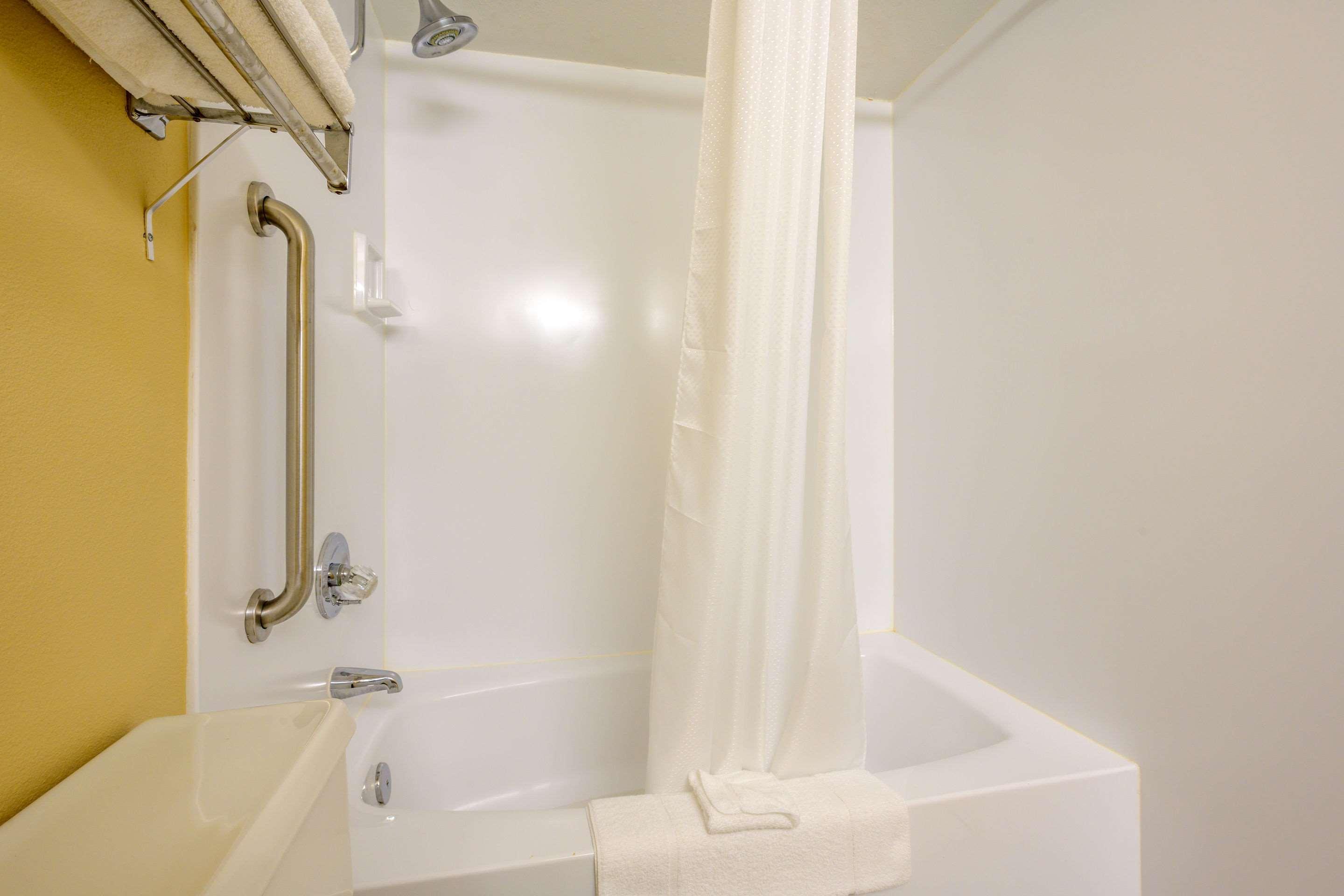 Econo Lodge Inn & Suites Triadelphia - Wheeling Dış mekan fotoğraf