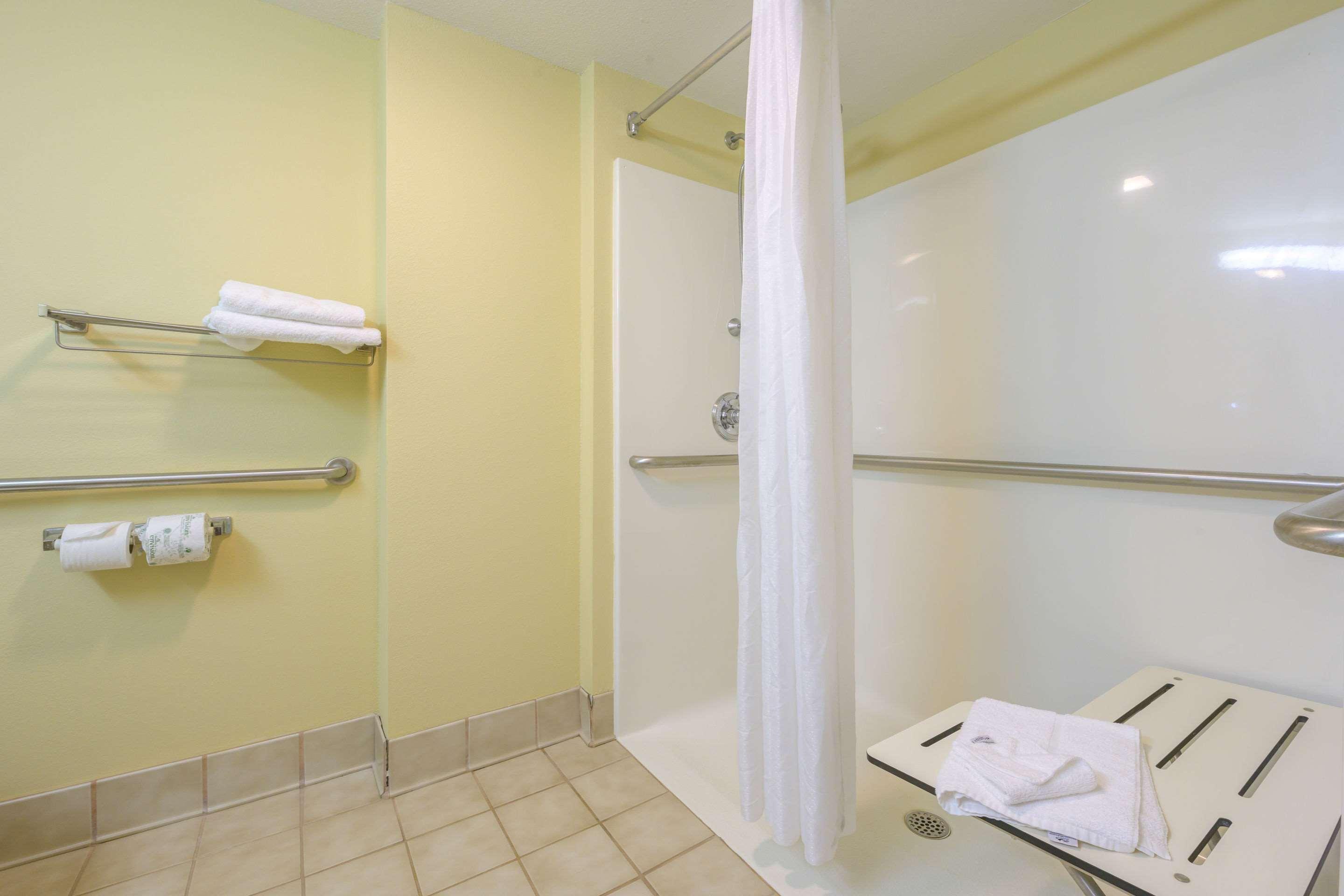 Econo Lodge Inn & Suites Triadelphia - Wheeling Dış mekan fotoğraf