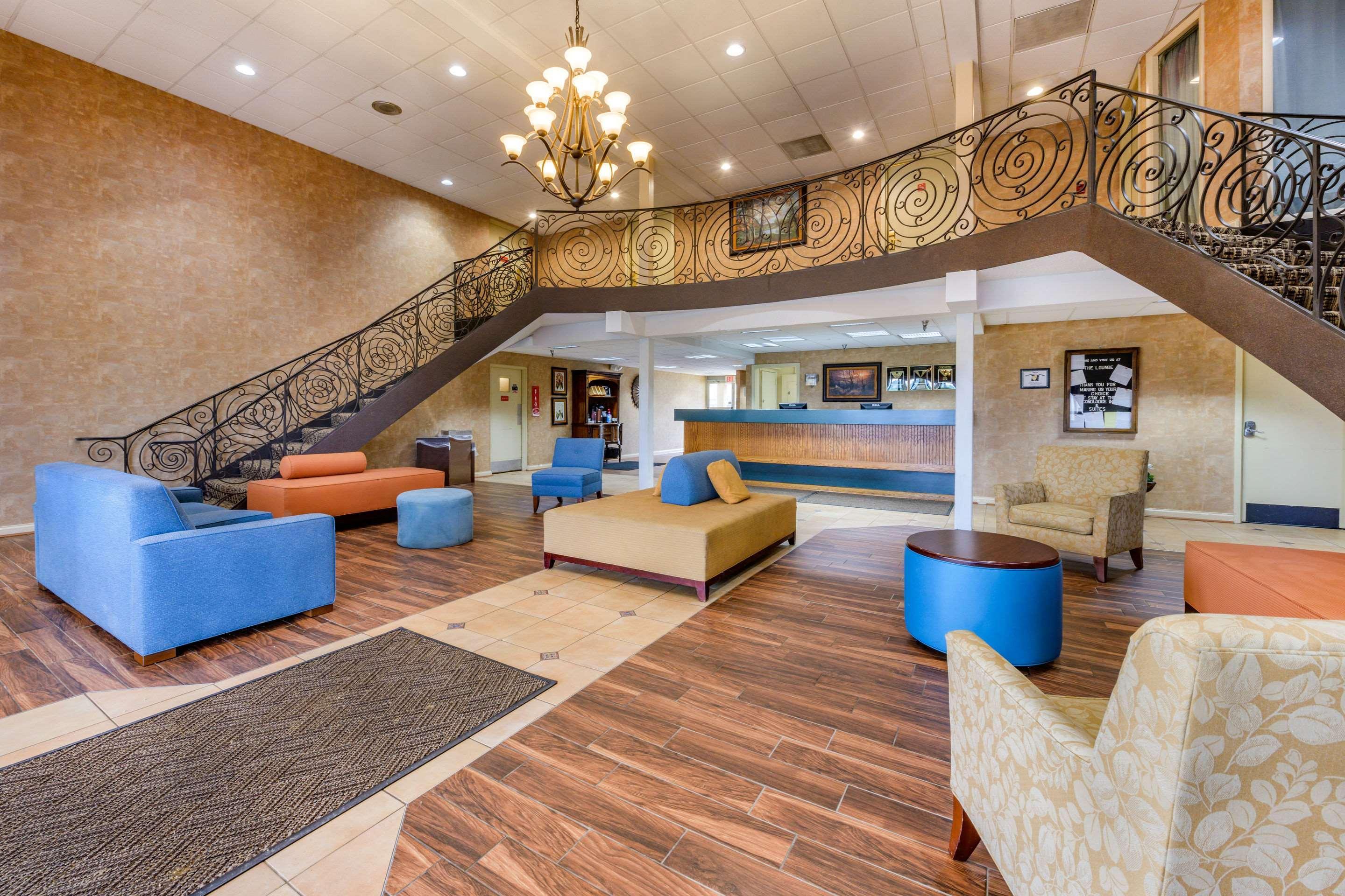 Econo Lodge Inn & Suites Triadelphia - Wheeling Dış mekan fotoğraf