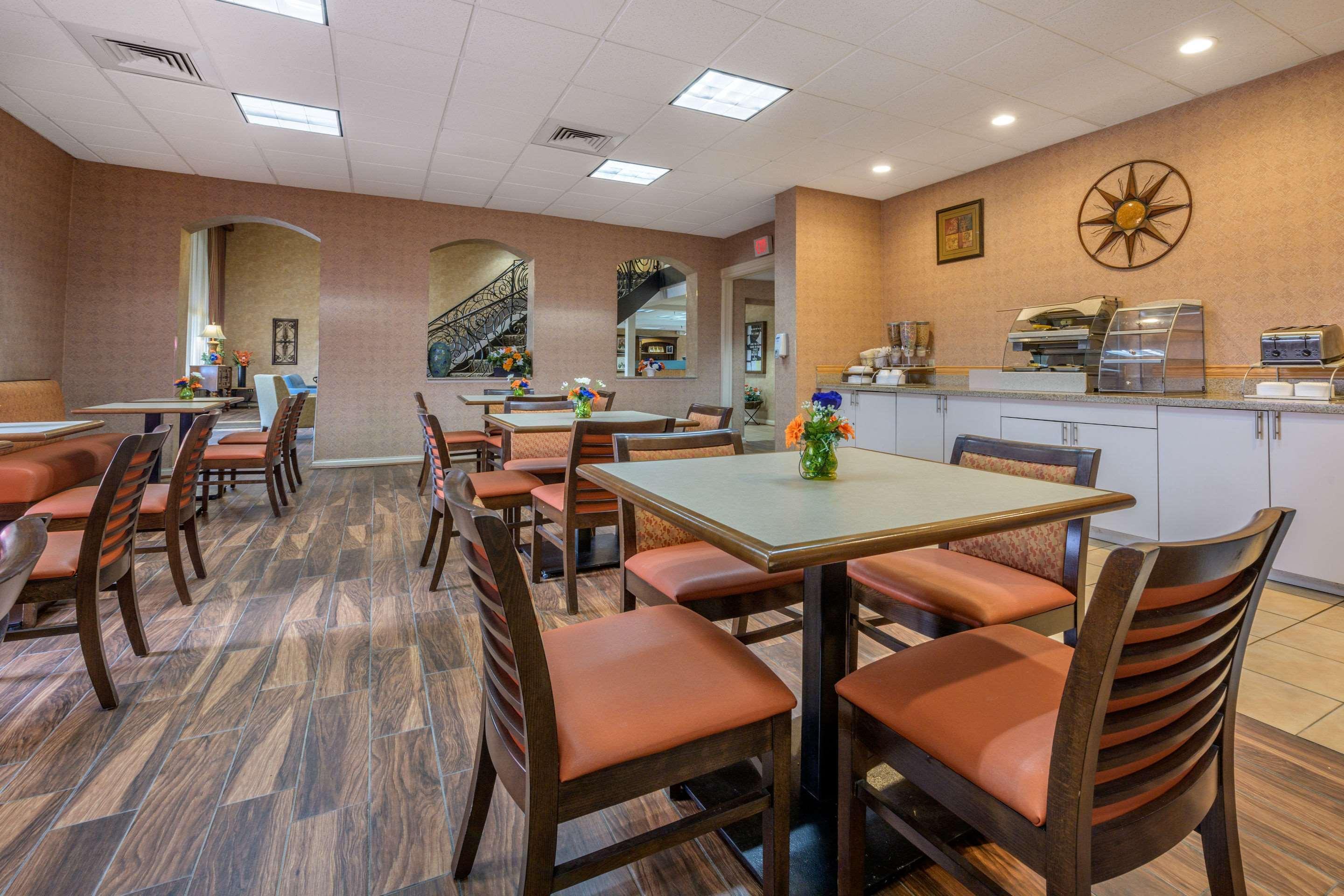 Econo Lodge Inn & Suites Triadelphia - Wheeling Dış mekan fotoğraf