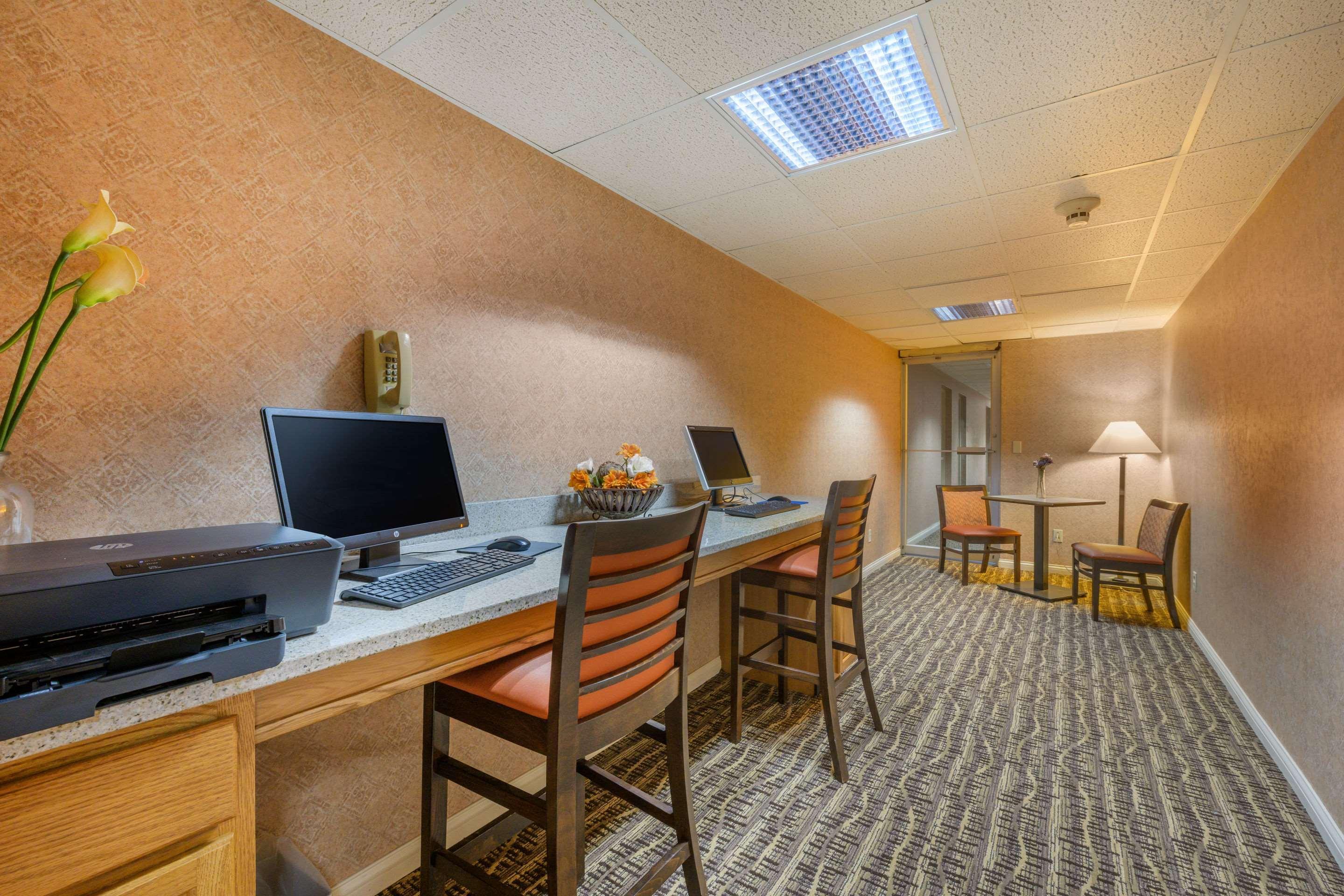 Econo Lodge Inn & Suites Triadelphia - Wheeling Dış mekan fotoğraf