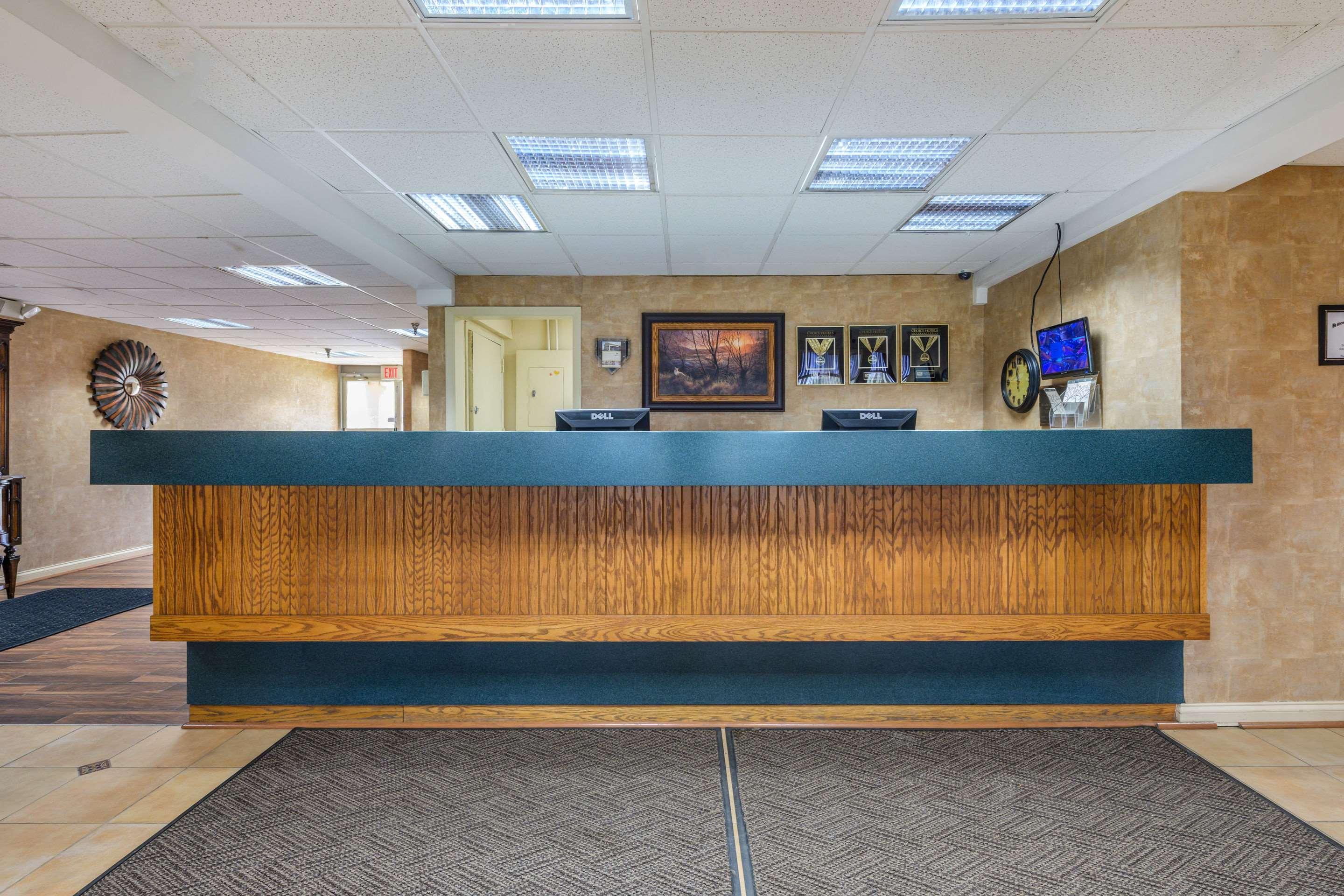 Econo Lodge Inn & Suites Triadelphia - Wheeling Dış mekan fotoğraf