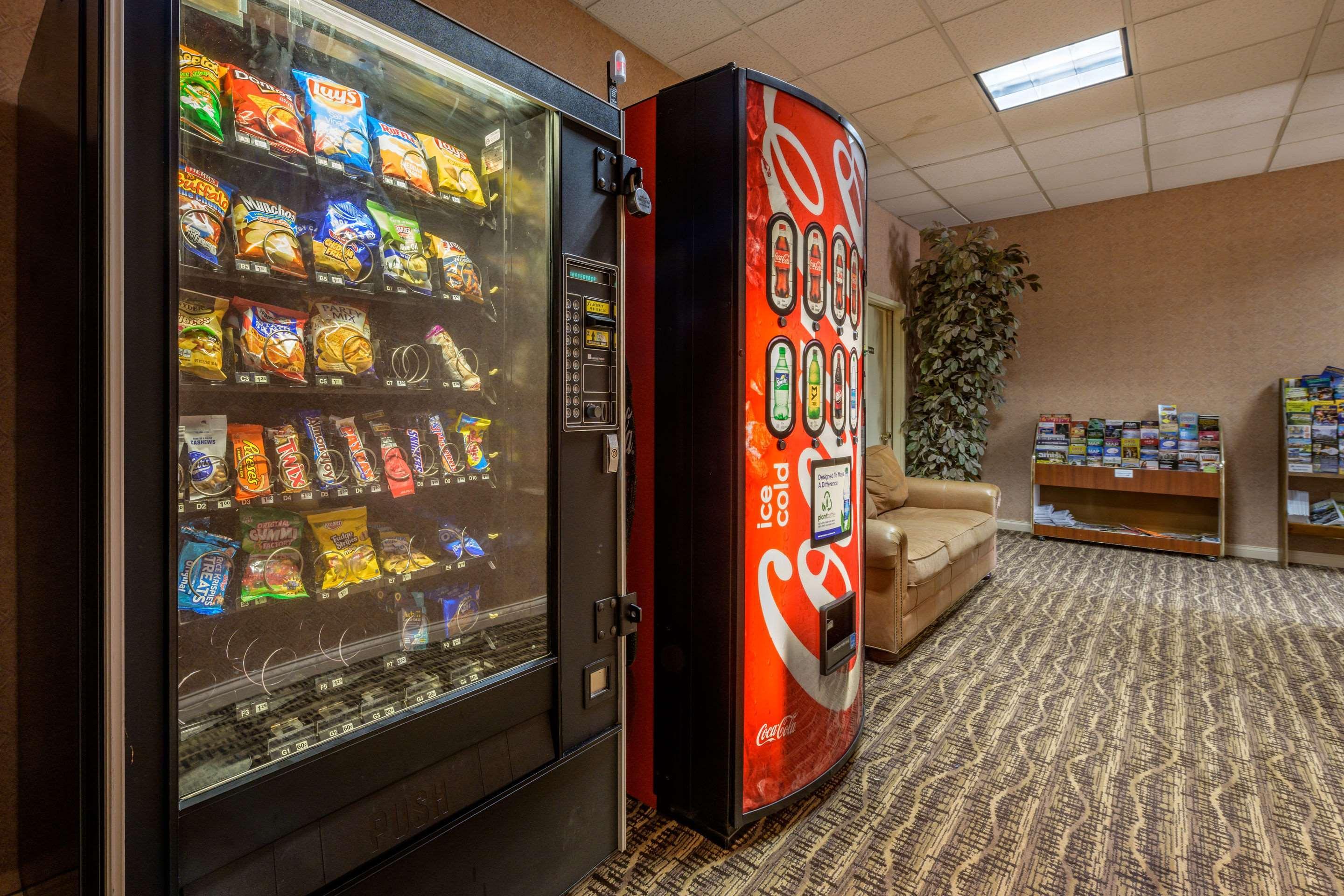 Econo Lodge Inn & Suites Triadelphia - Wheeling Dış mekan fotoğraf