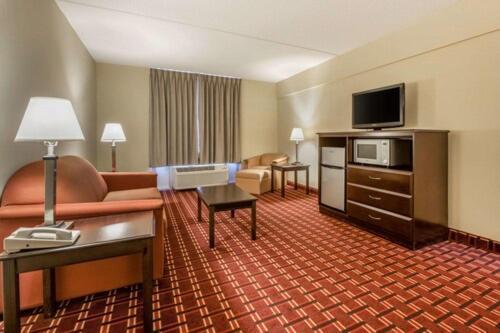 Econo Lodge Inn & Suites Triadelphia - Wheeling Dış mekan fotoğraf