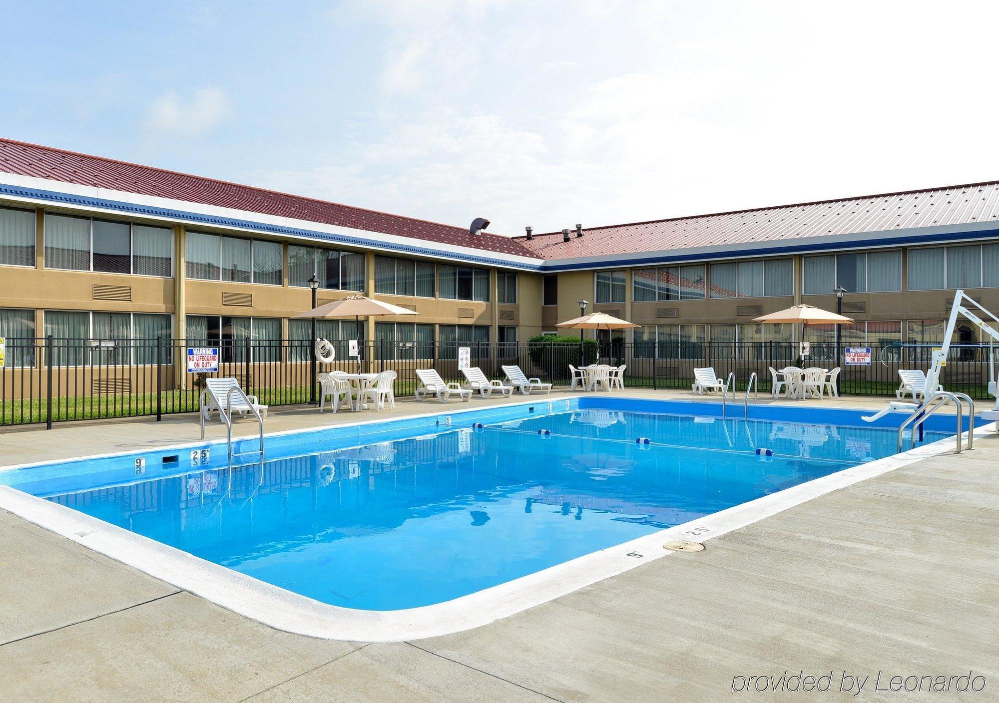Econo Lodge Inn & Suites Triadelphia - Wheeling Dış mekan fotoğraf