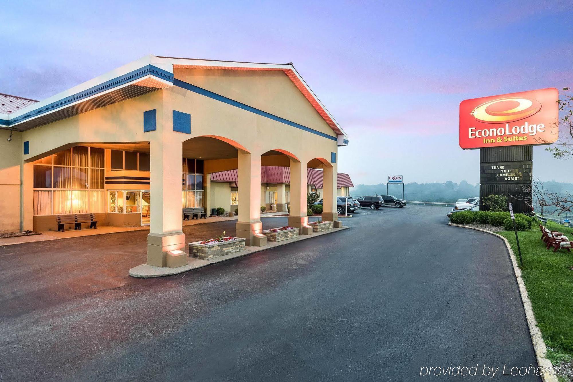 Econo Lodge Inn & Suites Triadelphia - Wheeling Dış mekan fotoğraf