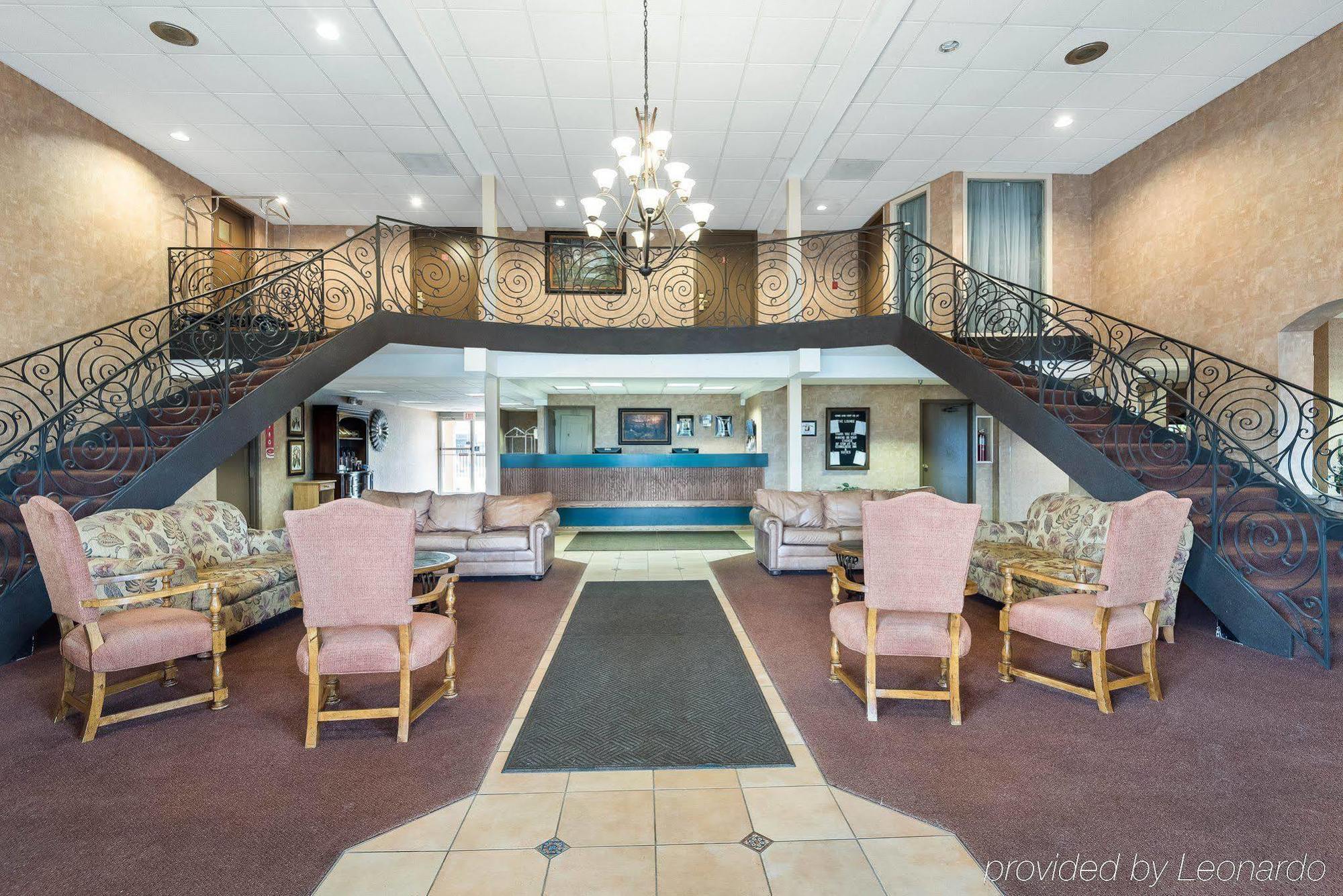 Econo Lodge Inn & Suites Triadelphia - Wheeling Dış mekan fotoğraf