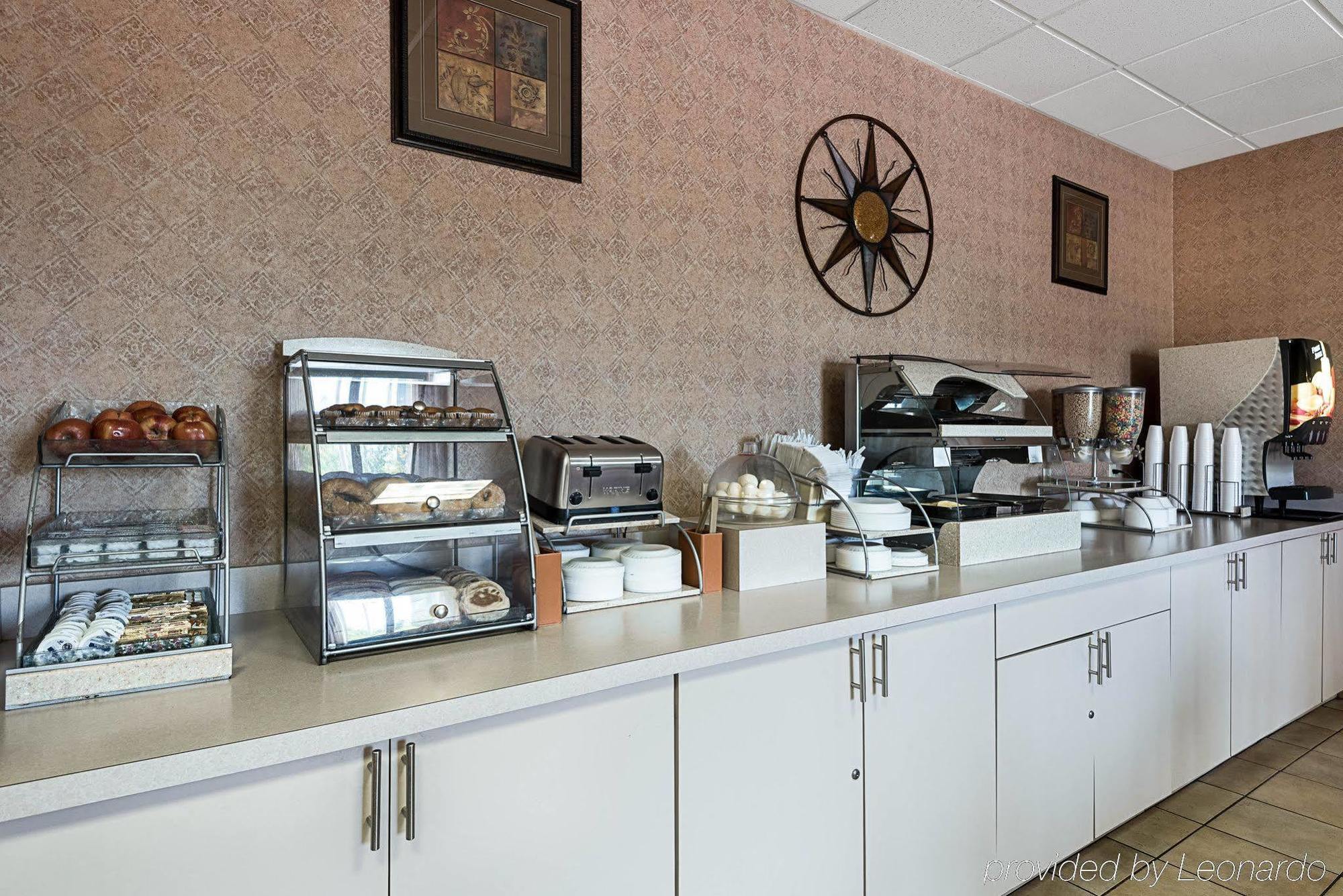 Econo Lodge Inn & Suites Triadelphia - Wheeling Dış mekan fotoğraf