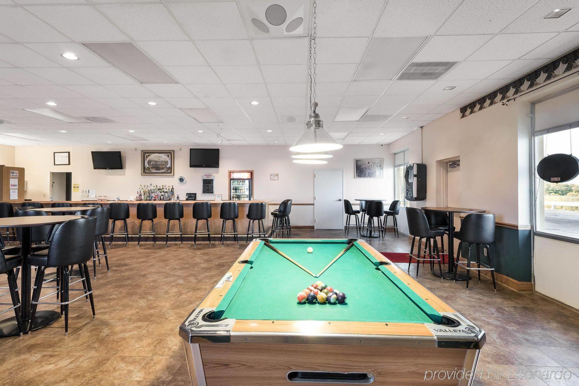 Econo Lodge Inn & Suites Triadelphia - Wheeling Dış mekan fotoğraf