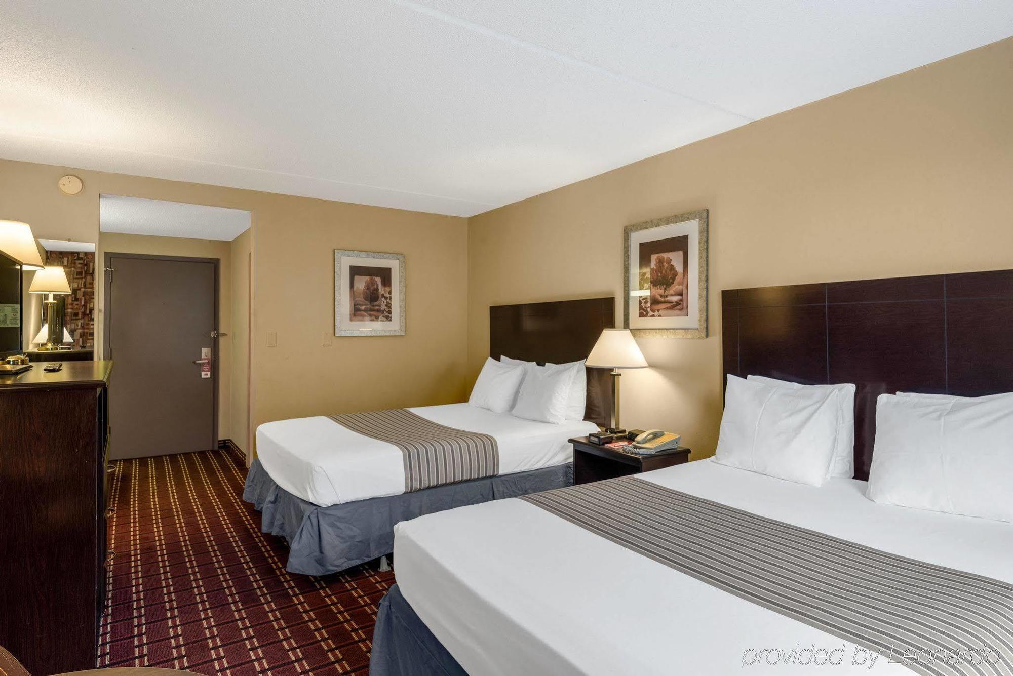 Econo Lodge Inn & Suites Triadelphia - Wheeling Dış mekan fotoğraf