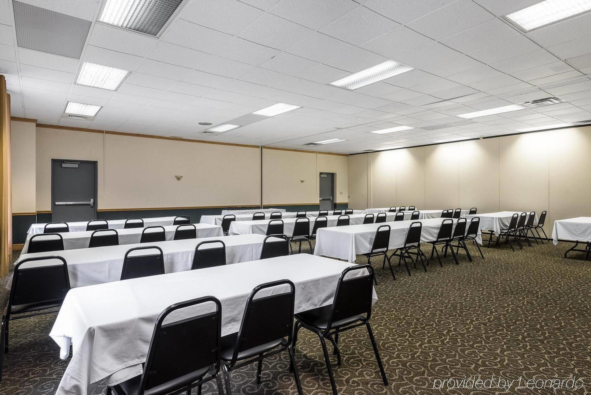 Econo Lodge Inn & Suites Triadelphia - Wheeling Dış mekan fotoğraf